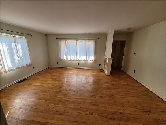 4th image of 3529 Greengarden Blvd