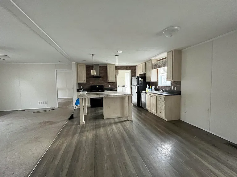 2588 E Crossway Ln — Photo 5