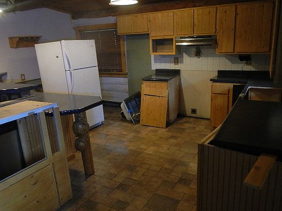 3rd image of 2406 Schutzen St