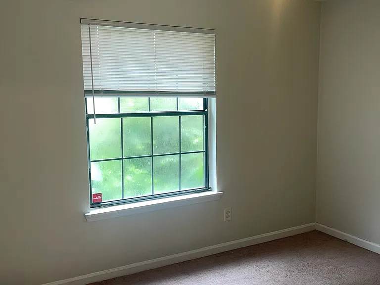 1320 Burgess Dr #1320 — Photo 11