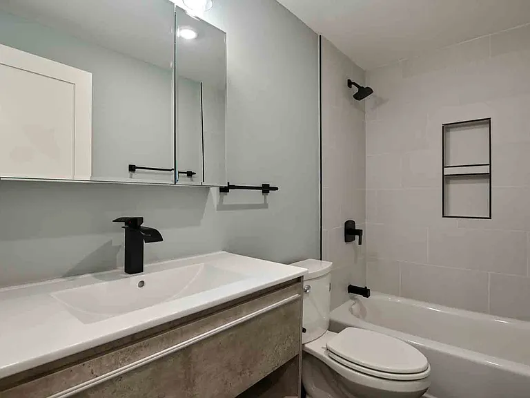 2641 4th St NE #2 — Photo 29