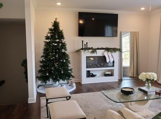 1006 Fishermans Rd, Norfolk, VA 23503