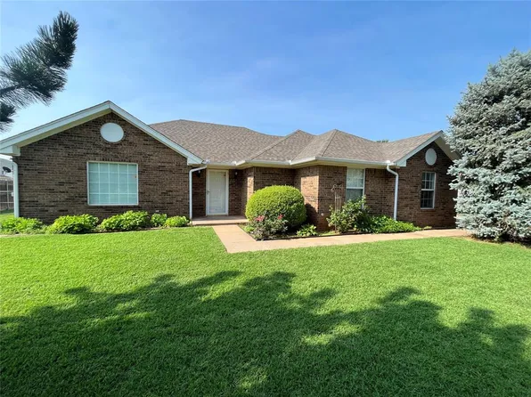 312 Elkview Dr, Elk City, OK 73644