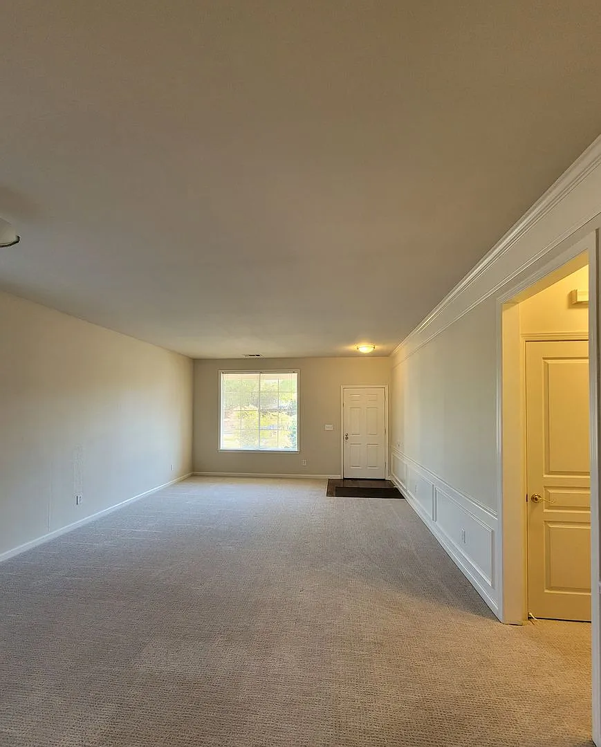 Spacious 3BR/2BA Single-Story in Brentwood with Included Landscaping & Pest Service! — Photo 4