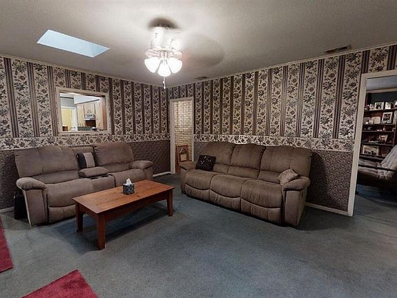 3rd image of 3001 Roanoke Ln