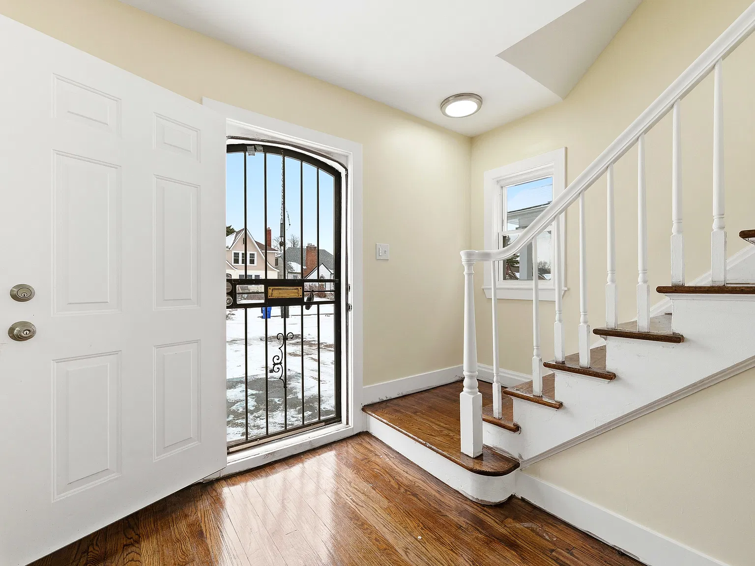 4 bed, 2500 sqft, $1,799 — Photo 2