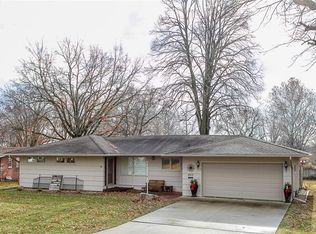 907 S 13th Ave W, Newton, IA 50208
