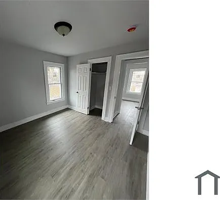 5 bed, 2100 sqft, $1,995 — Photo 2