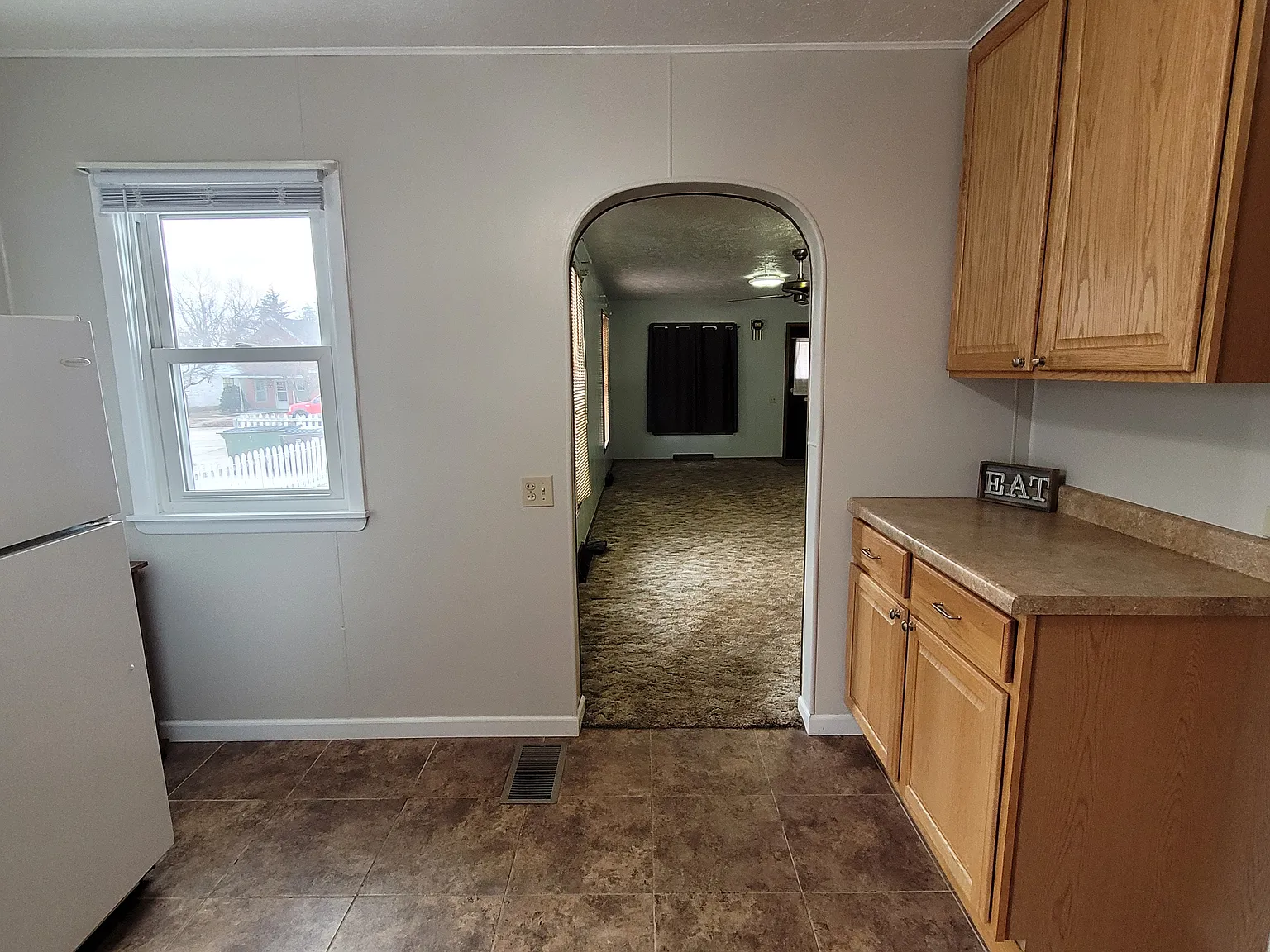 3 bed, 1.0 bath, 1169 sqft, $1,000 — Photo 4