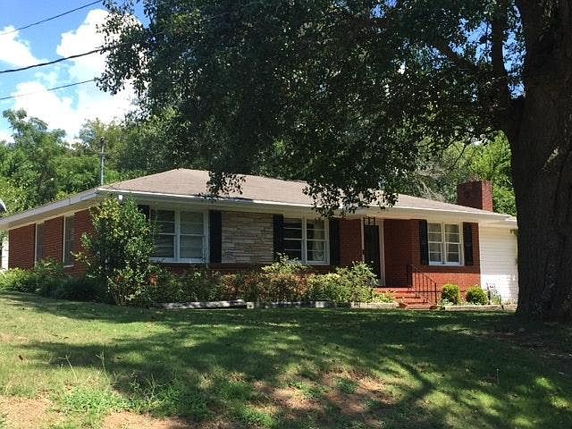 Lots of Curb Appeal