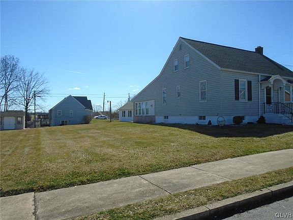 3rd image of 410 E 8th St