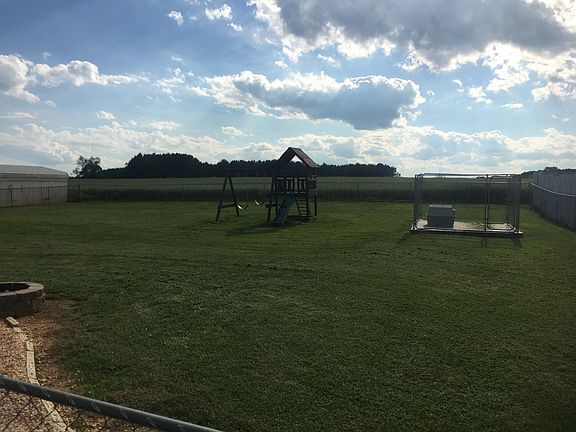 2nd image of 128 Farmview Ln