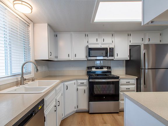 4th image of 855 N Gossett Pl #855