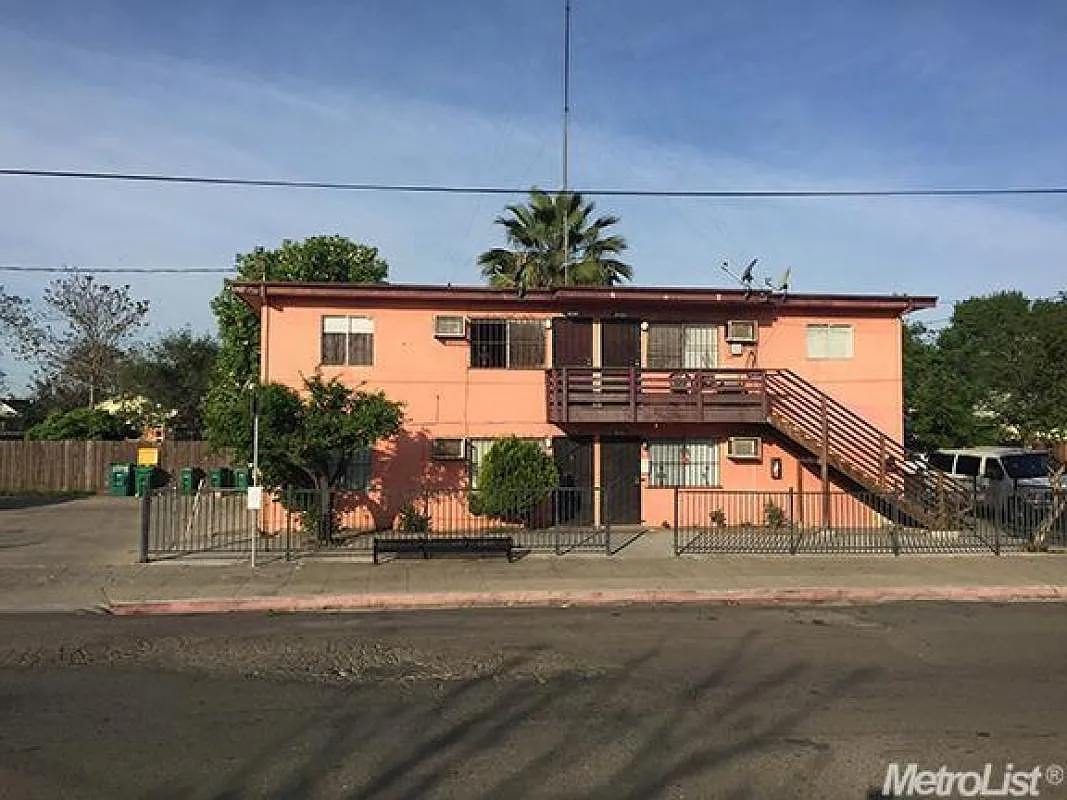 1209 S Stanislaus St photo 1