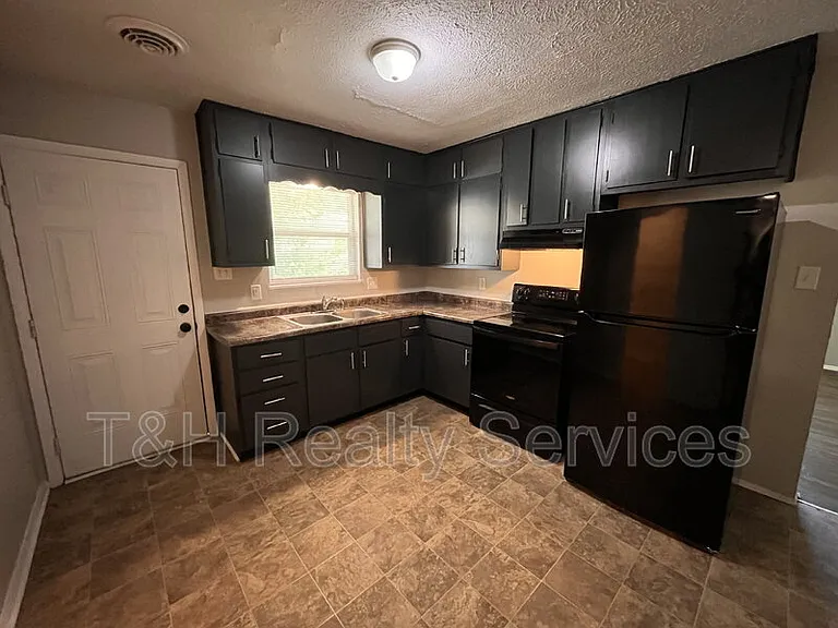 2601 E Bradbury Ave — Photo 5