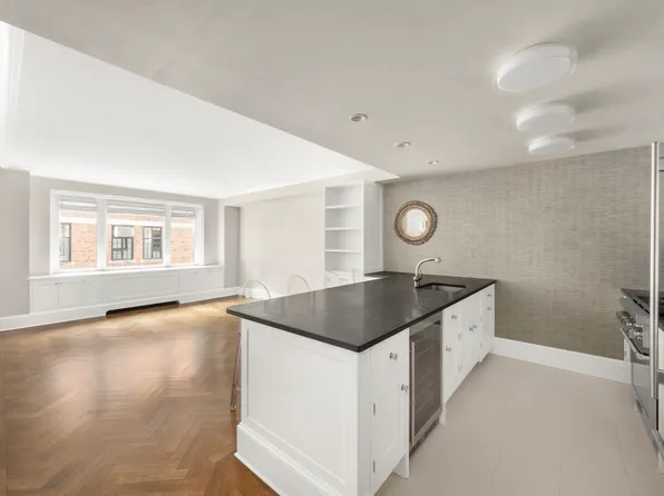530 Park Avenue image 1 of 13