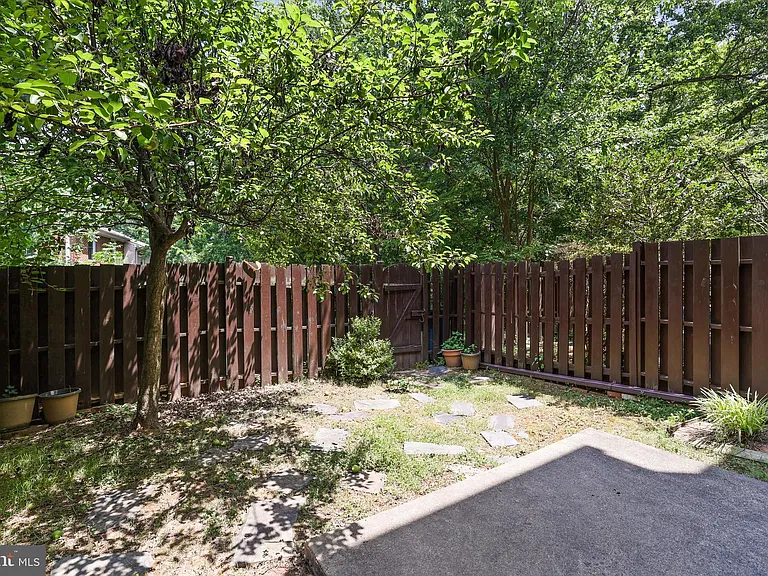 8350 Glastonbury Ct — Photo 35