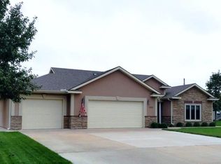 1103 Bramble Bush Dr, Hutchinson, KS 67502