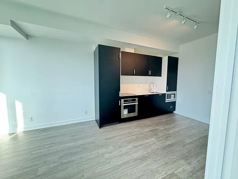 89 Queen St E #5332 — Photo 2