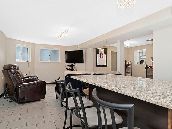 3rd image of 5152 W Montrose Ave #G