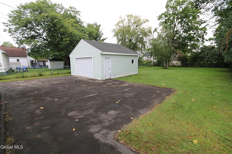 4th image of 3329 Marie Street