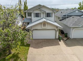 11827 8th Ave NW, Edmonton, AB T6J 6Z9