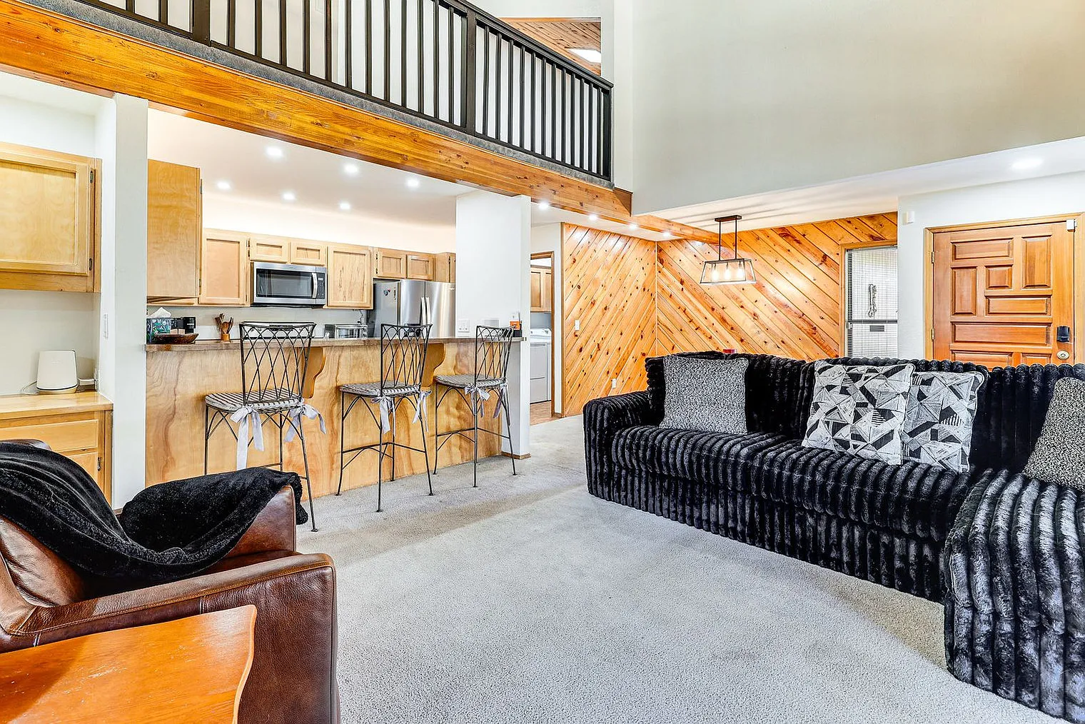 3 bed, 2.0 bath, 2098 sqft, $3,349 — Photo 3