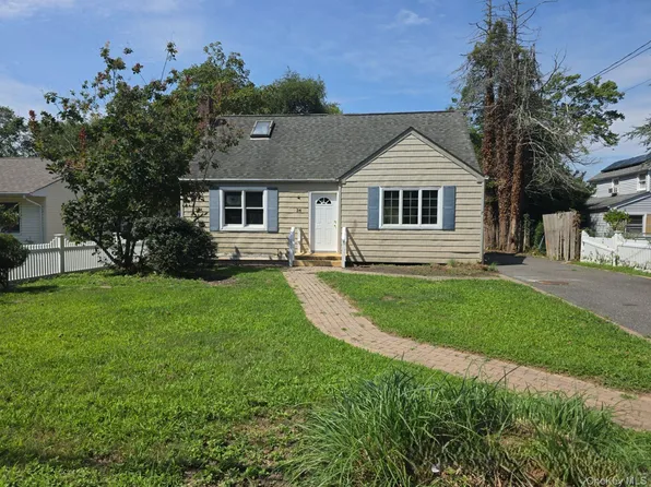 34 Thorburn Avenue, Patchogue, NY 11772
