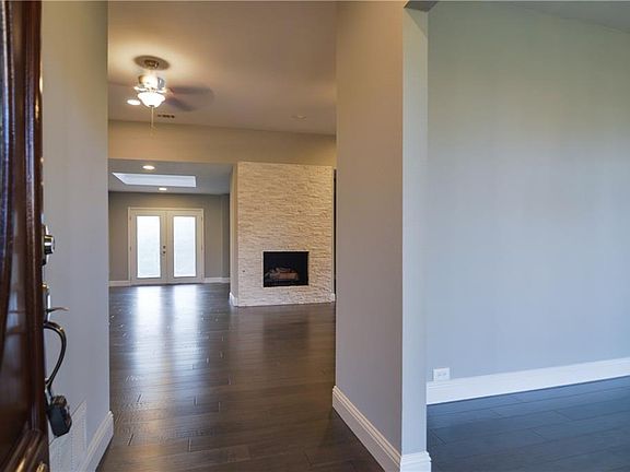 3rd image of 1109 Navajo Cir