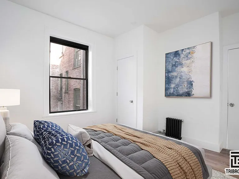 1719 E 8th St #2R — Photo 4