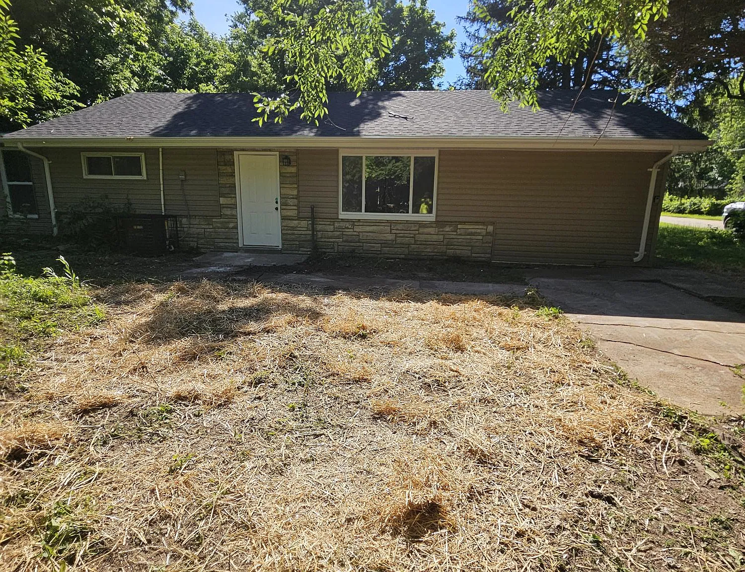 5 bed, 1274 sqft, $1,800 — Photo 1