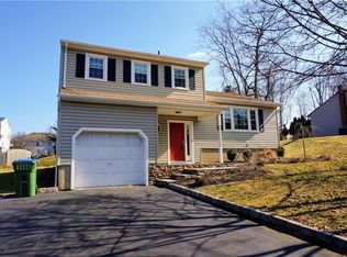 2 Roxy Ave, Edison, NJ 08820
