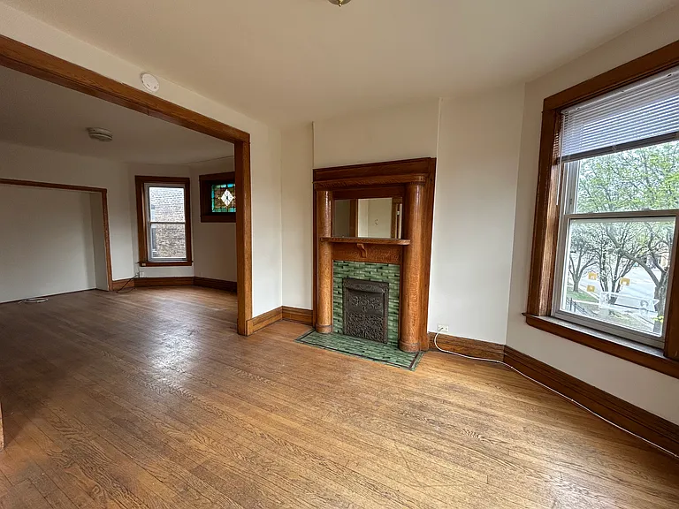 1216 W Addison St #2 — Photo 5