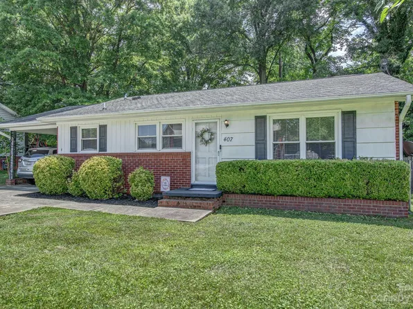 407 S Church St, Lowell, NC 28098