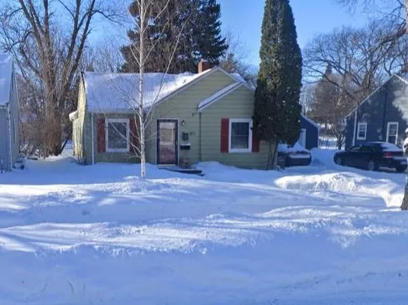 911 2nd St S, Moorhead, MN 56560