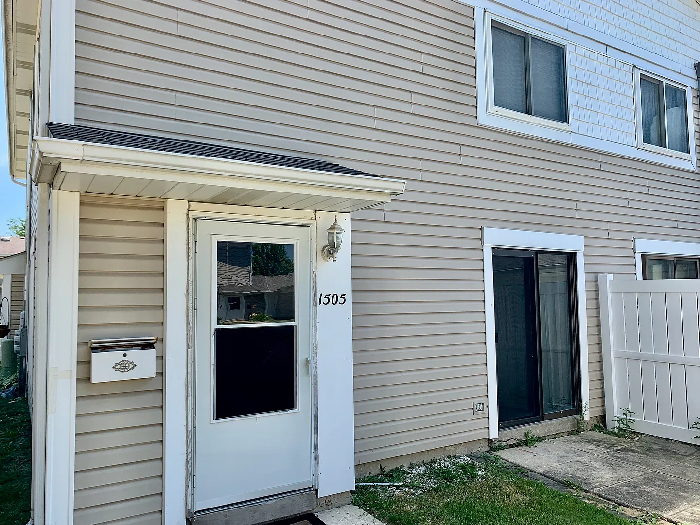 2 bed, 1000 sqft, $1,850 — Photo 2