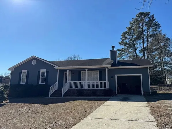 71 N Hillside Dr, Spring Lake, NC 28390