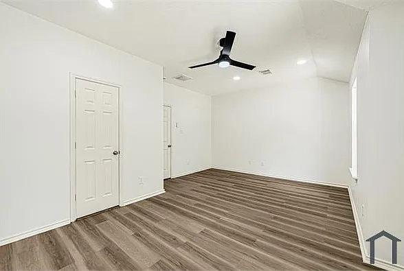 146 S Walden Elms Cir — Photo 23