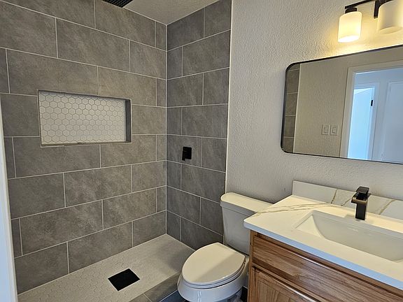 2nd image of 3522 Crestmont Dr