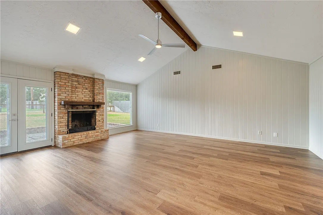 4 bed, 2244 sqft, $2,950 — Photo 2