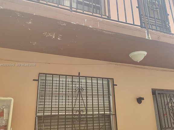 5th image of 934 SW 3rd St
