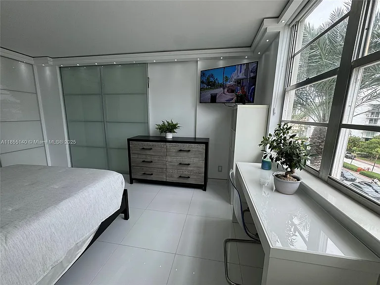 6770 Indian Creek Dr #5S — Photo 12