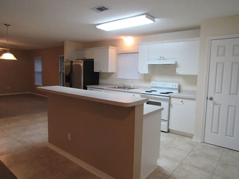 1093 Antigua Cir — Photo 3