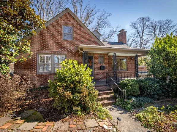 305 Kensington Rd, Greensboro, NC 27403