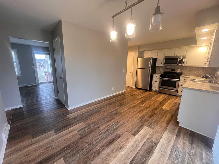 964 Rosewood St — Photo 9