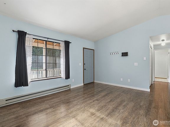 3rd image of 591 Malibu Drive SE