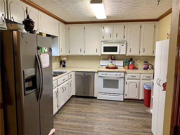4th image of 17 Bramblewood Dr
