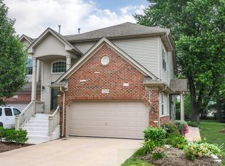 1215 Oakleaf Ct, Aurora, IL 60506