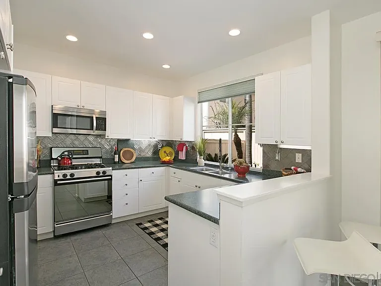 3081 W Canyon Ave — Photo 7