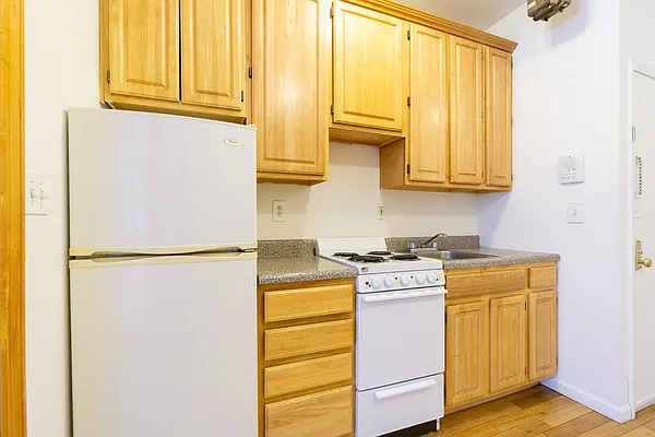 Rented by City Connections Realty | media 5